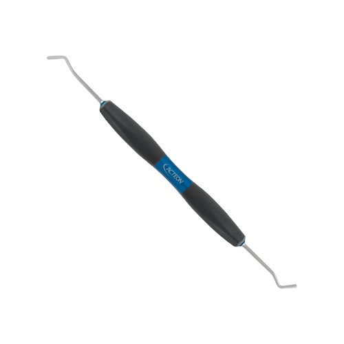 Fouloir/Instrument à sculpter N°2 de Bliss by ACTEON. Instrument double composé d'un fouloir et d'un instrument à sculpter. Fouloir : ø 2.0 mm Instrument à sculpter : largeur 2.0 mm L'ergonomie et les performances de la partie travaillante permettent un geste maîtrisé et ferme et visent à réduire la fatigue des mains et des poignets. Conçus pour placer et modeler le composite.