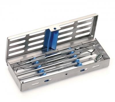 Fabriqués en inox et silicone, elles sont conçues pour résister à toutes les solutions de désinfection. Conviennent aux ultrasons. Ensachage possible. Fixation sûre des instruments grâce aux portes-instruments en silicone. Couleur : Bleue. Couvercle détachable. Autres coloris disponibles.