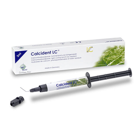 Calcident LC est une pâte fluide d’hydroxyde de calcium destinée au coiffage pulpaire indirect. Calcident LC peut être employé comme matériau de fond de cavité avec tous les matériaux d´obturation. Le produit est vendu en seringue pour une manipulation facile. La photopolymérisation prend 40 secondes.