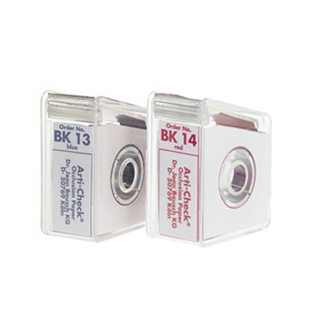 Papier d'occlusion Arti-Check micromince 40µ de BAUSCH.  Colorant sur les 2 faces. Des microcapsules éclatent à la pression. Marquage très précis et sélectif. Sans aucune bavure.  Couleurs disponibles : bleu, rouge, pour différencier les points de contact centrés et excentrés.  Présentation en rouleau de 15 m en distributeur, largeur 16 mm.