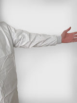 Blouse médicale jetable en polypropylène imperméable – Protection contre projections et fluides – Poignets élastiqués – Fermeture à nouettes