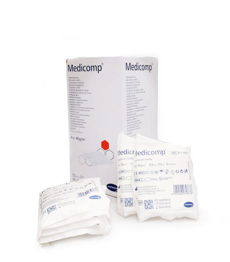 150 compresses stériles : non tissées 7,5x7,5cm, 40 g/m2, 4 plis, 4 épaisseurs.   Pour le soin général des plaies. A utiliser en tampons ou en compresses pour des interventions en milieu hospitalier ou ambulatoire.  Dispositif médical de classe lla (TÜV - 0123).   Vendues par boîte de 30 pochettes, contenant 5 unités par pochette.Médicomp - Boîte de 150 compresses stériles non tissées - 5x5 ou 7,5x7,5 - Hartmann